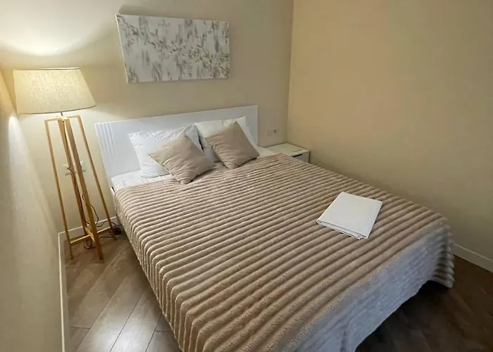 Near The Se, Kamanina 아파트